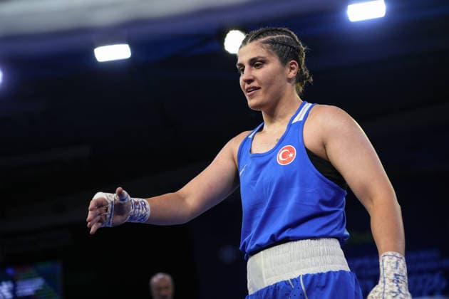 2026 European Boxing Championships SOFIA, BULGARIA - SEPTEMBER 23: Busenaz Surmeneli of Turkiye (blue) in action against Nadezhda Golubeva of Russia (red) during the Women s 70kg category match at the 2026 European Boxing Championships held at the Asics Arena in Sofia, Bulgaria, on September 23, 2026. Osmancan Gurdogan Anadolu Sofia Bulgaria. Editorial use only. Please get in touch for any other usage.  Copyright: x2026xAnadoluxOsmancanxGurdoganx