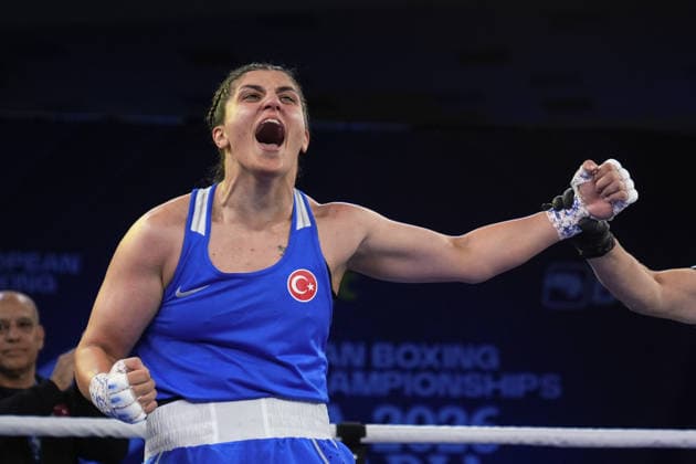 2026 European Boxing Championships SOFIA, BULGARIA - SEPTEMBER 20: Referee raises the arm of Busenaz Surmeneli of Turkiye (blue) as she is declared the winner of the Women s 70kg category match Nadezhda Golubeva of Russia (red) during the 2026 European Boxing Championships held at the Asics Arena in Sofia, Bulgaria, on September 23, 2026. Osmancan Gurdogan Anadolu Sofia Bulgaria. Editorial use only. Please get in touch for any other usage.  Copyright: x2026xAnadoluxOsmancanxGurdoganx