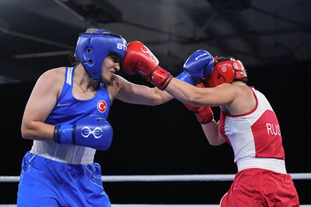2026 European Boxing Championships SOFIA, BULGARIA - SEPTEMBER 23: Busenaz Surmeneli of Turkiye (blue) in action against Nadezhda Golubeva of Russia (red) during the Women s 70kg category match at the 2026 European Boxing Championships held at the Asics Arena in Sofia, Bulgaria, on September 23, 2026. Osmancan Gurdogan Anadolu Sofia Bulgaria. Editorial use only. Please get in touch for any other usage.  Copyright: x2026xAnadoluxOsmancanxGurdoganx
