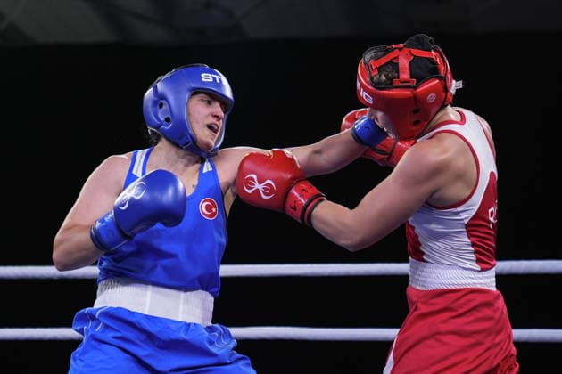 2026 European Boxing Championships SOFIA, BULGARIA - SEPTEMBER 23: Busenaz Surmeneli of Turkiye (blue) in action against Nadezhda Golubeva of Russia (red) during the Women s 70kg category match at the 2026 European Boxing Championships held at the Asics Arena in Sofia, Bulgaria, on September 23, 2026. Osmancan Gurdogan Anadolu Sofia Bulgaria. Editorial use only. Please get in touch for any other usage.  Copyright: x2026xAnadoluxOsmancanxGurdoganx