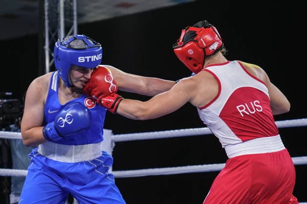 2026 European Boxing Championships SOFIA, BULGARIA - SEPTEMBER 23: Busenaz Surmeneli of Turkiye (blue) in action against Nadezhda Golubeva of Russia (red) during the Women s 70kg category match at the 2026 European Boxing Championships held at the Asics Arena in Sofia, Bulgaria, on September 23, 2026. Osmancan Gurdogan Anadolu Sofia Bulgaria. Editorial use only. Please get in touch for any other usage.  Copyright: x2026xAnadoluxOsmancanxGurdoganx