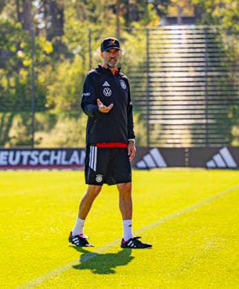 September 23, 2026, DFB German National Soccer Team, training camp in Herzogenaurach, at ADIDAS’s home ground, ahead of the UEFA Nations League matches; German national team coach Jürgen Klopp briefly stops to speak with reporters on the sidelines while his players continue training