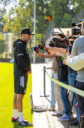 September 23, 2026, DFB German National Soccer Team, training camp in Herzogenaurach, at ADIDAS’s home ground, ahead of the UEFA Nations League matches; German national team coach Jürgen Klopp briefly stops to speak with reporters on the sidelines while his players continue training