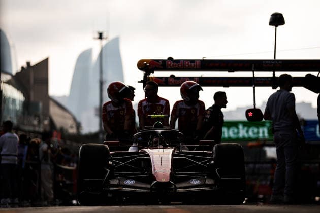 F1 - AZERBAIJAIN GRAND PRIX 2026 Scuderia Ferrari mechanic, mecanicien, mechanics during the 2026 Formula 1 Azerbaijan Grand Prix, 15th round of the 2026 Formula One World Championship, WM, Weltmeisterschaft from September 24 to 26, 2026 on the Baku City Circuit, in Baku, Azerbaijan - BakuAzerbaijan  Copyright: xEricxAlonsox