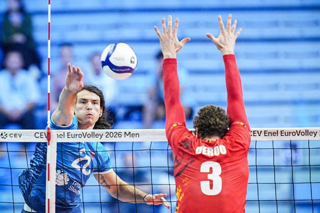 Slovenia s Nik Mujanovic and Belgium s Sam Deroo in action during the quarter final match of the CEV Enel Eurovolley 2026, between Belgium and Slovenia, at the Palavela in Turin, north west Italy - Wednesday, September 23, 2026. .  Copyright: xMarcoxAlpozzi LaPressex