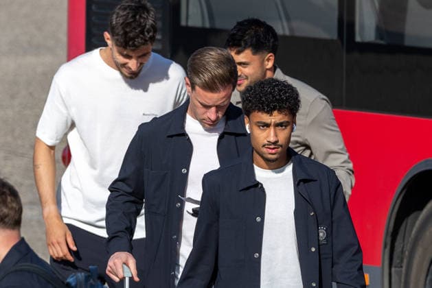 The German DFB national soccer team departs for Amsterdam for the Nations League match against the Netherlands, Nuremberg, September 23, 2026 Players from the German national soccer team get off the team bus before departing for the match against the Netherlands. Nathaniel Brown is walking in the foreground, with other national team players in their uniforms behind him. Nuremberg, Bavaria, Germany 20260923-1V9A8852-M4000