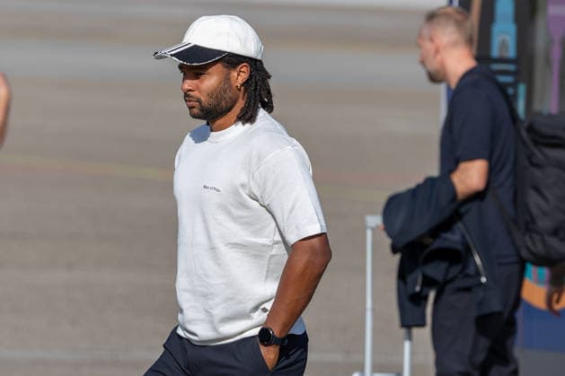 Departure of the German DFB national soccer team for Amsterdam for the Nations League match against the Netherlands, Nuremberg, September 23, 2026. Serge Gnabry on his way to the flight to Amsterdam. The national team player is traveling with the German squad for the away match against the Netherlands. Nuremberg, Bavaria, Germany 20260923-1V9A8972-M4000