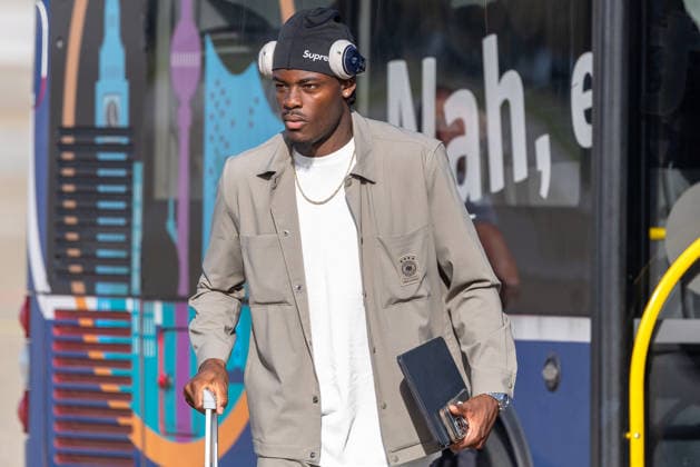 The German DFB national soccer team departs for Amsterdam for the Nations League match against the Netherlands, Nuremberg, September 23, 2026 Yann Aurel Bisseck boards the team bus wearing headphones and pulling a trolley. The national team player is traveling with the German national soccer team to the away game in the Netherlands. Nuremberg, Bavaria, Germany 20260923-1V9A8989-M4000