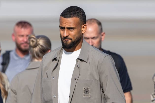 Departure of the German DFB national soccer team for Amsterdam for the Nations League match against the Netherlands, Nuremberg, September 23, 2026. Josha Vagnoman arrives at the airport for the German national team s departure. The team is traveling to Amsterdam for the match against the Netherlands. Nuremberg, Bavaria, Germany 20260923-1V9A9028-M4000