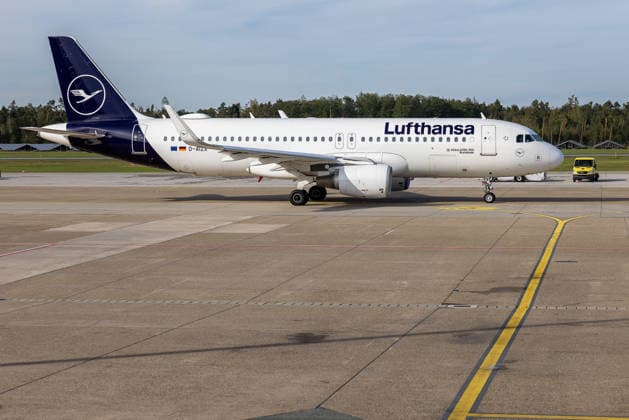 Departure of the German DFB national soccer team for Amsterdam for the Nations League match against the Netherlands, Nuremberg, September 23, 2026: A Lufthansa Airbus A320 taxis across the apron toward the runway, carrying the German national soccer team on its way to Amsterdam. The aircraft bears the registration D AIZX and is taking the team to the Nations League match against the Netherlands. Nuremberg, Bavaria, Germany 20260923-286A8797-M4000