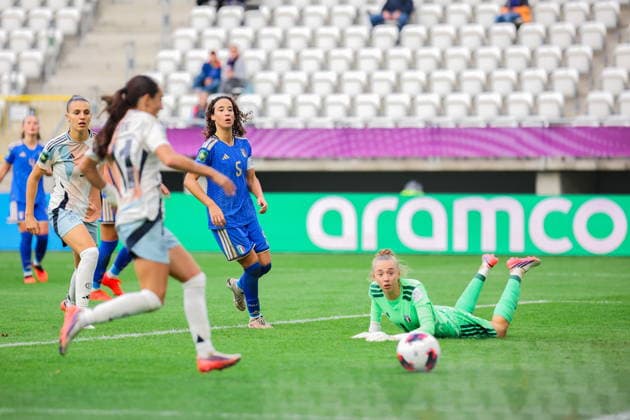 Lodz 23.09.2026. Women s U20 World Cup semifinal match between Italy and Spain in Lodz, Poland --- Mecz Mistrzostw Swiata U20 Kobiet pomiedzy Wlochy a Hiszpania w Lodzi, Polska Persons Shown : Azzurra GALLO, Elena BELLI, Daniela AGOTE Fot. Mikolaj Barbanell Arena Akcji NEWSPIX.PL --- newspix.pl POLAND OUT! 