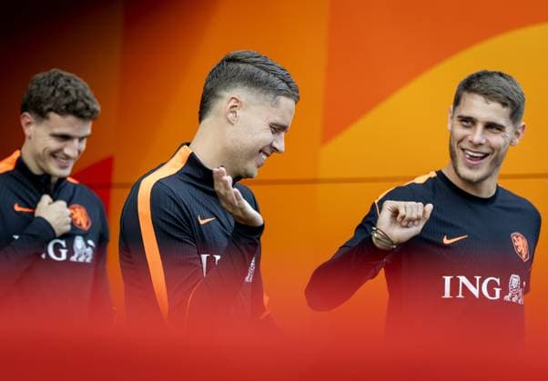 ZEIST - Guus Til, Joey Veerman and Micky van de Ven during a training session in preparation for the Nations League matches against Germany, Serbia, Greece and Serbia. KOEN VAN WEEL ANP xVIxANPxSportx xxANPxIVx 569802836 originalFilename: 569802836.jpg