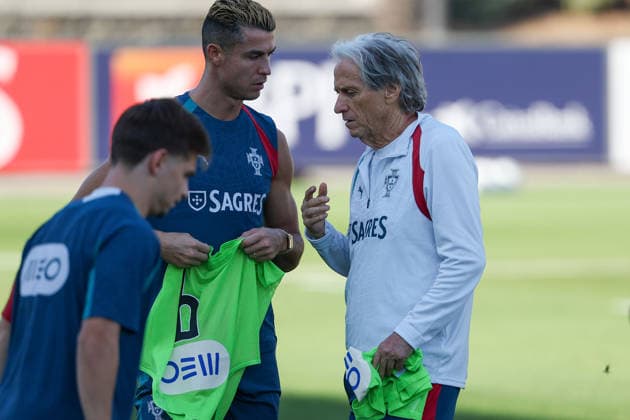 Lisbon, Portugal, September 23: Cristiano Ronaldo of Portugal and Portugal s head coach, Jorge Jesus, during the Portuguese national team s training session ahead of the UEFA Nations League 2026–27 League Phase Matchday 1 match between Portugal and Wales at Estádio José Alvalade in Lisbon, Portugal Copyright: HMBxMedia JoaquimxFerreira