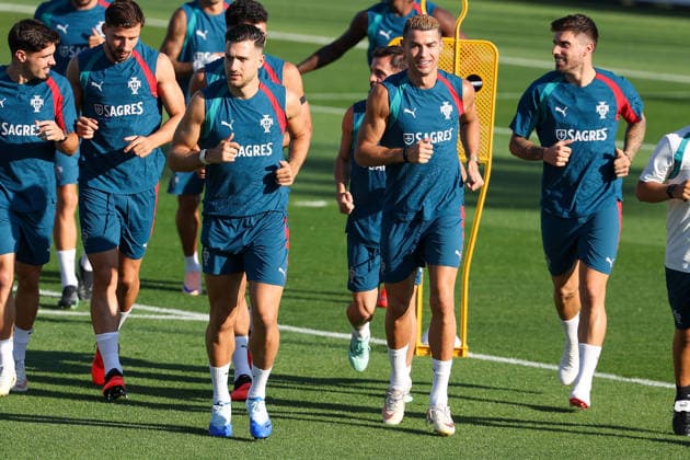 Lisbon, Portugal, September 23: The Portugal national team warms up, featuring Diogo Dalot and Cristiano Ronaldo, during a training session ahead of the UEFA Nations League 2026-27 League Phase Matchday 1 match between Portugal and Wales at Estádio José Alvalade in Lisbon, Portugal Copyright: HMBxMedia JoaquimxFerreira