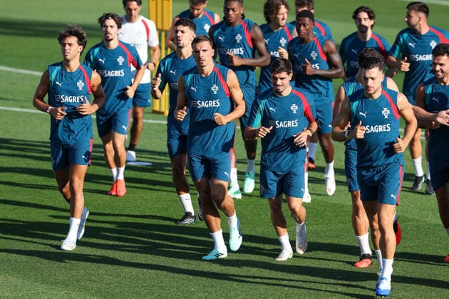 Lisbon, Portugal, September 23: Portugal s team warms up—Joao Felix (Portugal), Joao Palhinha (Portugal), and Pedro Neto (Portugal)—during the Portugal national team s training session ahead of the UEFA Nations League 2026–27 group stage Matchday 1 game between Portugal and Wales at Estadio Jose Alvalade in Lisbon, Portugal Copyright: HMBxMedia JoaquimxFerreira
