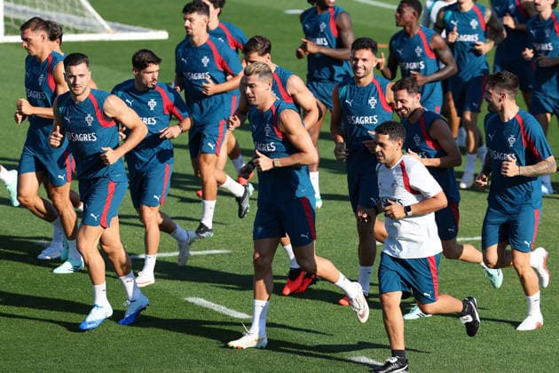 Lisbon, Portugal, September 23: Portugal s team warms up; Diogo Dalot (Portugal) and Cristiano Ronaldo (Portugal) during Portugal s training session ahead of the UEFA Nations League 2026-27 League Phase Matchday 1 match between Portugal and Wales at Estádio José Alvalade in Lisbon, Portugal Copyright: HMBxMedia JoaquimxFerreira