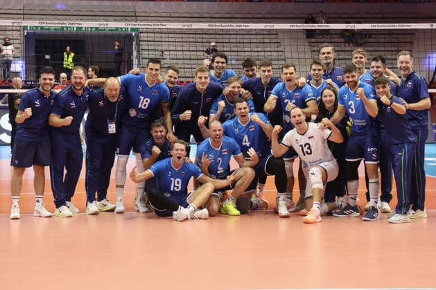 IPA88876338 - Slovenian players celebrate their victory during the quarterfinal match of the CEV Enel EuroVolley 2026 between Belgium and Slovenia at PalaVela in Turin, Italy, on September 23, 2026, during the Belgium vs. Slovenia men s CEV EuroVolley match in Turin, Italy, on September 23, 2026  Copyright: xValerioxOrigo IPAxSportx xx IPA88876338
