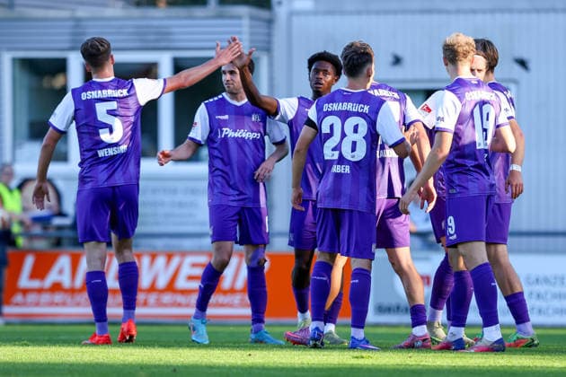 September 23, 2026, xkwix, soccer, friendly match, SC Wiedenbrück vs. VfL Osnabrück, Jahnstadion, friendly match, 2026–2027 season Celebrations after the 0–1 goal scored by Jonathan Wensing, VfL Osnabrück No. 5, with the team. DFB regulations prohibit any use of photographs as image sequences and or quasi-video. Photo: xKamilxWilkowskixPressefotoKochx North Rhine-West, Germany