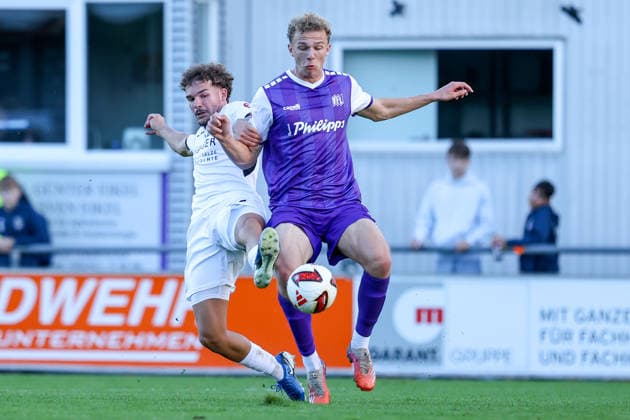 September 23, 2026, xkwix, Soccer, Friendly Match, SC Wiedenbrück vs. VfL Osnabrück, Jahnstadion, Friendly Match, 2026–2027 season: Leon Opitz of VfL Osnabrück 19 battles for the ball against Alessandro Toia of SC Wiedenbrück 14 during the goal that made it 0–2. DFB regulations prohibit any use of photographs as image sequences and or quasi-video. Photo: xKamilxWilkowskixPressefotoKochx North Rhine-Westphalia, Germany