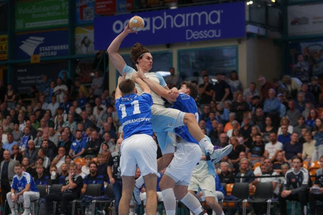 September 23, 2026, xtgx, DHB Cup 2nd Round, Dessau Rosslauer HV 06 vs. VfL Gummersbach, from left: Alen Hadzimuhameodvic (Dessau), 11, Miro Schluroff (Gummersbach), 15, Marcel Nowak (Dessau), 15, tackle, duel, battle, Dessau