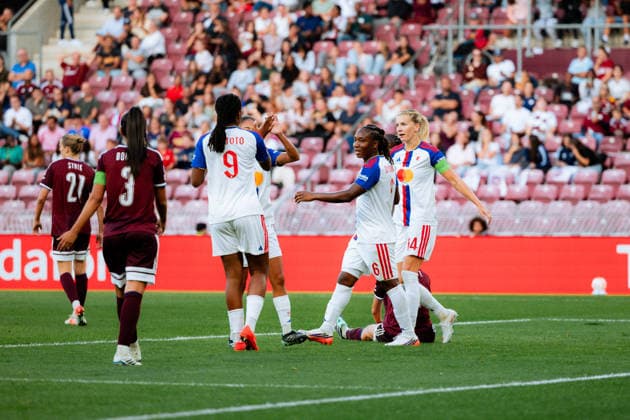 GENEVA, SWITZERLAND, SEPTEMBER 23 : Melchie Dumornay of OL Lyonnes celebrates with teammates after scoring her team s first goal during the UEFA Women s Champions League 2026 27 League Phase MD1 between Servette FC Chênois féminin and OL Lyonnes at Stade de Genève on September 23, 2026 in Geneva, Switzerland. Copyright: xPaulinexFIGUETx xSPPx Sportspressphoto_SPR237607