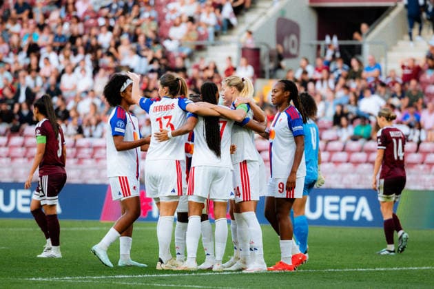 GENEVA, SWITZERLAND, SEPTEMBER 23 : Melchie Dumornay of OL Lyonnes celebrates with teammates after scoring her team s first goal during the UEFA Women s Champions League 2026 27 League Phase MD1 between Servette FC Chênois féminin and OL Lyonnes at Stade de Genève on September 23, 2026 in Geneva, Switzerland. Copyright: xPaulinexFIGUETx xSPPx Sportspressphoto_SPR237610
