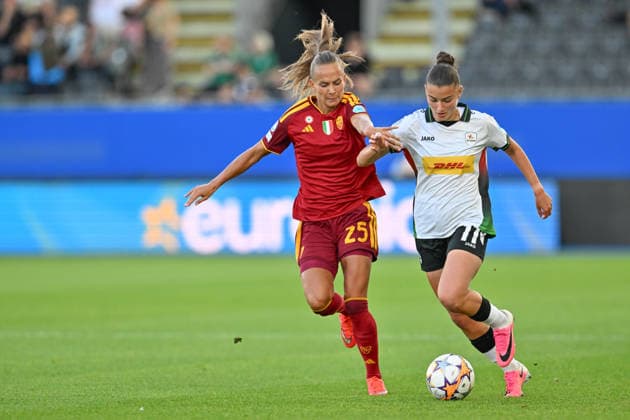 260923 OHL vs AS Roma Frederikke Thogersen (25) of Roma fighting for the ball with Ioanna Papatheodorou (11) of OH Leuven Women during the Uefa Women™s Champions League matchday 1 in the League phase game in season 2026 - 2027 between Oud Heverlee Leuven - OHL and AS Roma on September 23 , 2026 in Leuven, Belgium. (Photo by David Catry Sportpix) Leuven Den Dreef - King Power Flemish Brabant Belgium  Copyright: xSportpix.bex xDavidxCatryxDavidxCatryx