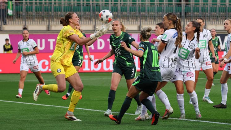 VfL vs. Graz, Women s Europa League Qualifiers, Wolfsburg, September 23, 2026, Soccer, Women s, VfL Wolfsburg vs. SK Sturm Graz, UEFA Women s Europa League Qualifiers, Round 2, 2026–2027 Season; Goalkeeper Sarah Lisa Dübel (Graz), Lieske Carleer (VfL Wolfsburg), Svenja Huth (VfL Wolfsburg); AOK Stadium, Lower Saxony, Germany