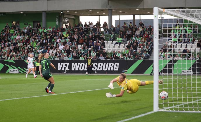 Here, Lara Prasnikar scores the 2-0 goal for VfL Wolfsburg. Soccer, Women s, 2026–2027 Season, UEFA, Women s Europa Cup Qualifying, Round 2, AOK Stadium Wolfsburg, VfL Wolfsburg vs. Sturm Graz