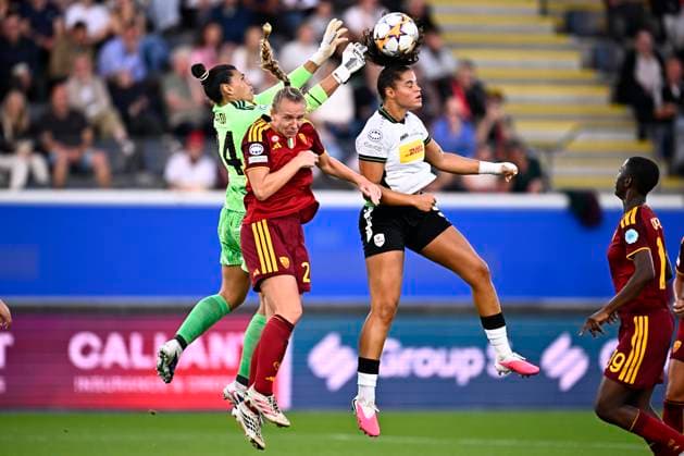 OH Leuven v AS Roma - UEFA Women s Champions League LEUVEN, BELGIUM - SEPTEMBER 23 : Baldi Rachele goalkeeper of AS Roma, Rieke Annalena defender of AS Roma and Conijnenberg Jada forward of OH Leuven during the UEFA Women s Champions League 2026 27 League Phase MD1 match between OH Leuven and AS Roma on September 23, 2026 in Leuven, Belgium, 23 09 2026 Leuven Belgium  Copyright: xTomasxSiskx