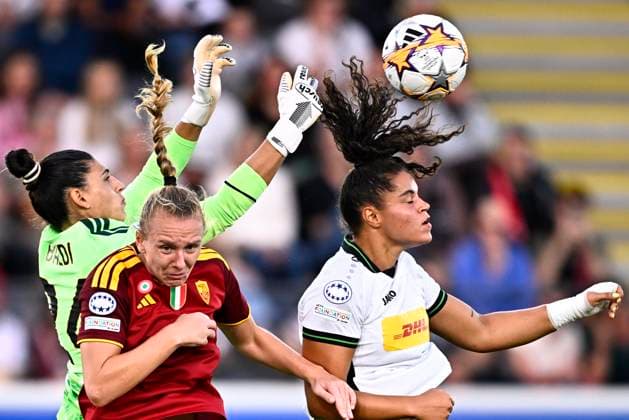 OH Leuven v AS Roma - UEFA Women s Champions League LEUVEN, BELGIUM - SEPTEMBER 23 : Baldi Rachele goalkeeper of AS Roma, Rieke Annalena defender of AS Roma and Conijnenberg Jada forward of OH Leuven during the UEFA Women s Champions League 2026 27 League Phase MD1 match between OH Leuven and AS Roma on September 23, 2026 in Leuven, Belgium, 23 09 2026 Leuven Belgium  Copyright: xTomasxSiskx