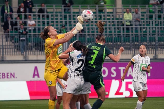 Germany Soccer UEFA Women s Europa Cup 2026–2027, Qualifying Round 2, First Leg: VfL Wolfsburg vs. SK Sturm Graz, AOK Stadium, Wolfsburg; Scoring chance by Lieske Carleer (VfL Wolfsburg Women), 3; Sarah Lisa Dübel (Sturm Graz), 1 Copyright: xAymanxAlahmedx