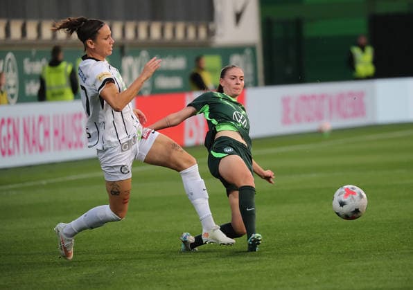 Lilla Sipos (SK Sturm Graz), Smilla Vallotto (VfL Wolfsburg) – Soccer, Women s, 2026–2027 Season, UEFA, Women s Europa Cup Qualifiers, Round 2, AOK Stadium Wolfsburg, VfL Wolfsburg vs. Sturm Graz