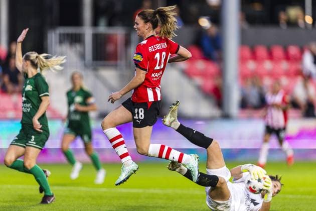 EINDHOVEN , 23-09-2026 , Ten Cate stadium De Herdgang , season 2026 2027 , UEFA Women™s Europa Cup , football , match between PSV and Fortuna Hjorring , picture shows PSV player Liz Rijsbergen , Fortuna Hjorring goalkeeperAndrea Paralutja PSV - Fortuna Hjorring  x207463184x Copyright: