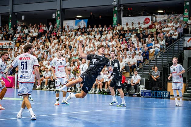 DHB Cup: TV Hüttenberg vs. THW Kiel, September 23, 2026; Julian Köster (THW Kiel), 7; Danil Dyatlov (TV Hüttenberg), 47, Hendrik Schreiber TV Hüttenberg, 51 DHB Cup: TV Hüttenberg vs. THW Kiel in Wetzlar, September 23, 2026 Copyright: xBEAUTIFULxSPORTS Roeczeyx
