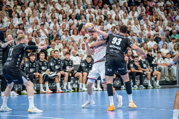 DHB Cup: TV Hüttenberg vs. THW Kiel, September 23, 2026; David Kuntscher (TV Hüttenberg), 97; Veron Nacinovic (THW Kiel), 93, Eric Johansson, THW Kiel, 21 DHB Cup: TV Hüttenberg vs. THW Kiel in Wetzlar, September 23, 2026 Copyright: xBEAUTIFULxSPORTS Roeczeyx