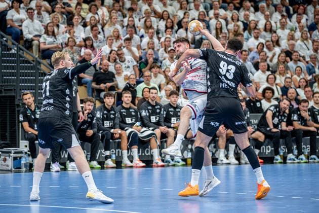 DHB Cup: TV Hüttenberg vs. THW Kiel, September 23, 2026; David Kuntscher (TV Hüttenberg), 97; Veron Nacinovic (THW Kiel), 93, Eric Johansson, THW Kiel, 21 DHB Cup: TV Hüttenberg vs. THW Kiel in Wetzlar, September 23, 2026 Copyright: xBEAUTIFULxSPORTS Roeczeyx