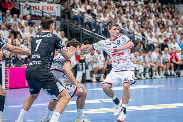 DHB Cup: TV Hüttenberg vs. THW Kiel, September 23, 2026; Torsten Anselm (TV Hüttenberg), 25, Julian Köster THW Kiel, 7, Vit Reichl TV Hüttenberg, 19 DHB Cup: TV Hüttenberg vs. THW Kiel in Wetzlar, September 23, 2026 Copyright: xBEAUTIFULxSPORTS Roeczeyx