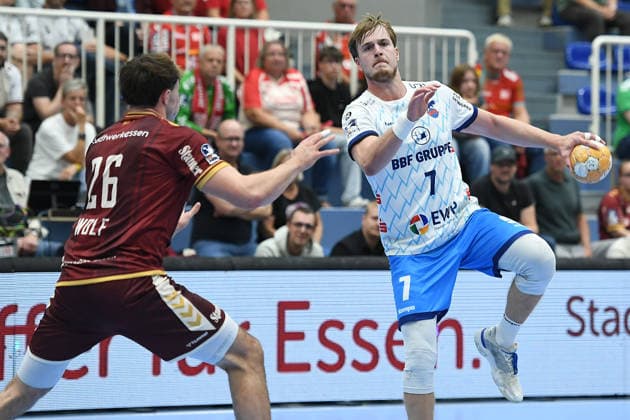Men s DHB Handball Cup, 2nd Round: TuSEM Essen 1 vs. VfL Potsdam on September 23, 2026, at Sportpark Am Hallo in Essen. Tom Wolf (Essen), left; Nicolas Paulnsteiner (Potsdam), right xRx
