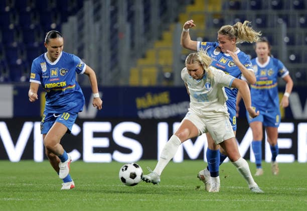 SOCCER - WEC, St.Poelten vs Malmoe SANKT POELTEN,AUSTRIA,23.SEP.26 - SOCCER - UEFA Women s Europa Cup, qualification, SKN Sankt Poelten vs Malmoe FF. Image shows Alma Aagaard (St.Poelten), Ellen Loefqvist (Malmoe) and Lisa Ebert (St.Poelten).  GEPAxpictures xWalterxLuger