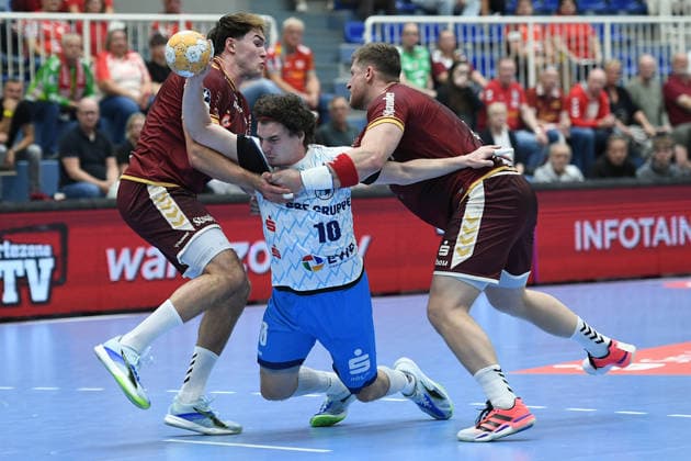 Men s Handball DHB Cup, Round 2: TuSEM Essen 1 vs. VfL Potsdam on September 23, 2026, at Sportpark Am Hallo in Essen. Tom Wolf (Essen), left; Giacomo Savini (Potsdam), center; Tim Rozman (Essen), right xRx