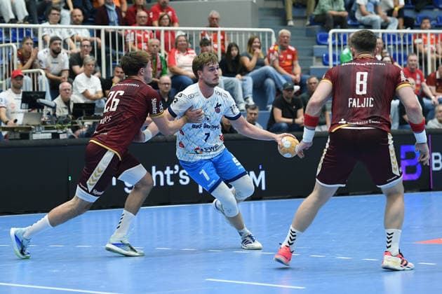 Men s DHB Handball Cup, 2nd Round: TuSEM Essen 1 vs. VfL Potsdam on September 23, 2026, at Sportpark Am Hallo in Essen. Tom Wolf (Essen), left; Nicolas Paulnsteiner (Potsdam), center; Tim Rozman (Essen), right xRx