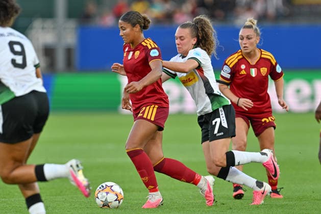 260923 OHL vs AS Roma Ella Ottey (12) of Roma pictured in a duel with Alixe Bosteels (7) of OH Leuven Women during the Uefa Women™s Champions League matchday 1 in the League phase game in season 2026 - 2027 between Oud Heverlee Leuven - OHL and AS Roma on September 23 , 2026 in Leuven, Belgium. (Photo by David Catry Sportpix) Leuven Den Dreef - King Power Belgium  Copyright: xSportpix.bex xDavidxCatryxDavidxCatryx