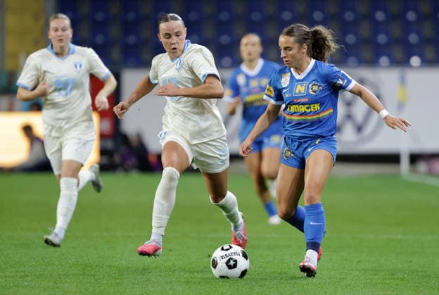 SOCCER - WEC, St.Poelten vs Malmoe SANKT POELTEN,AUSTRIA,23.SEP.26 - SOCCER - UEFA Women s Europa Cup, qualification, SKN Sankt Poelten vs Malmoe FF. Image shows Larkin Russell (Malmoe) and Izabela Krizaj (St.Poelten).  GEPAxpictures xWalterxLuger