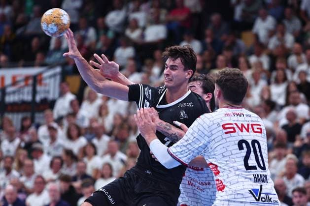 Julian Koester, THW Kiel, No. 7 in a one-on-one duel, GER, TV Huettenberg vs. THW Kiel, handball, DHB Cup, 2nd round, 2026–2027 season, September 23, 2026, GER, TV Huettenberg vs. THW Kiel, Handball, DHB Cup, Round 2, 2026–2027 season, September 23, 2026, Wetzlar Copyright: xEibner-Pressefoto RenexWeissx EP_RWS