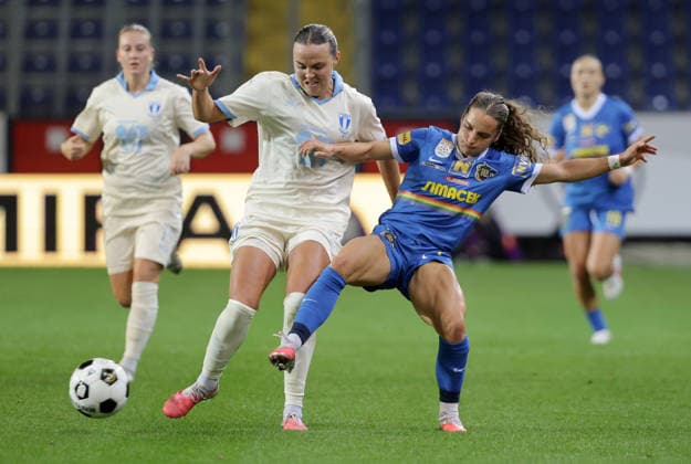 SOCCER - WEC, St.Poelten vs Malmoe SANKT POELTEN,AUSTRIA,23.SEP.26 - SOCCER - UEFA Women s Europa Cup, qualification, SKN Sankt Poelten vs Malmoe FF. Image shows Larkin Russell (Malmoe) and Izabela Krizaj (St.Poelten).  GEPAxpictures xWalterxLuger