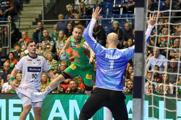 September 23, 2026, xgox, Handball DHB Cup, 2nd Round: SC Magdeburg vs. HSG Wetzlar emspor, from left: Lukas Mertens (Magdeburg), 22, takes a shot, goal scorer, scores a goal, goal, scores the goal for Magdeburg