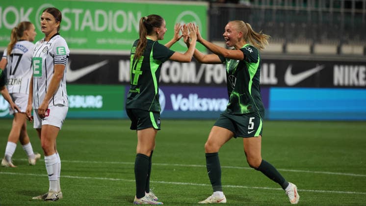 VfL vs. Graz, Women s Europa League Qualifier, Wolfsburg, September 23, 2026, Soccer, Women’s, VfL Wolfsburg vs. SK Sturm Graz, UEFA Women’s Europa Cup Qualifiers, Round 2, 2026–2027 Season, Smilla Vallotto celebrates with Ella Paddemor’s VfL Wolfsburg after her goal to make it 3–0, AOK Stadium Lower Saxony, Germany