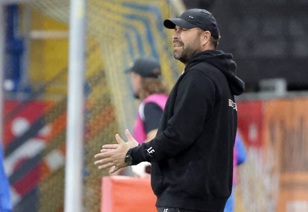 SOCCER - WEC, St.Poelten vs Malmoe SANKT POELTEN,AUSTRIA,23.SEP.26 - SOCCER - UEFA Women s Europa Cup, qualification, SKN Sankt Poelten vs Malmoe FF. Image shows head coach Laurent Fassotte (St.Poelten).  GEPAxpictures xWalterxLuger