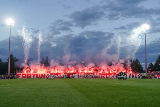 Fire, smoke, and flares before the Fortuna Düsseldorf vs. Schwarz Weiss Alstaden match, soccer, Lower Rhine Cup, 2nd round, 2026–27 season, September 23, 2026, DFL regulations prohibit any use of photographs as image sequences and or quasi-video, Fortuna Düsseldorf vs. Schwarz-Weiß Alstaden, soccer, Lower Rhine Cup, 2nd round, 2026–27 season, September 23, 2026, Düsseldorf Copyright: xEibner-Pressefoto LukasxBaldygax EP_LBA